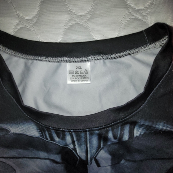 NWOT Men's Batman Workout Shirt - Picture 2 of 3